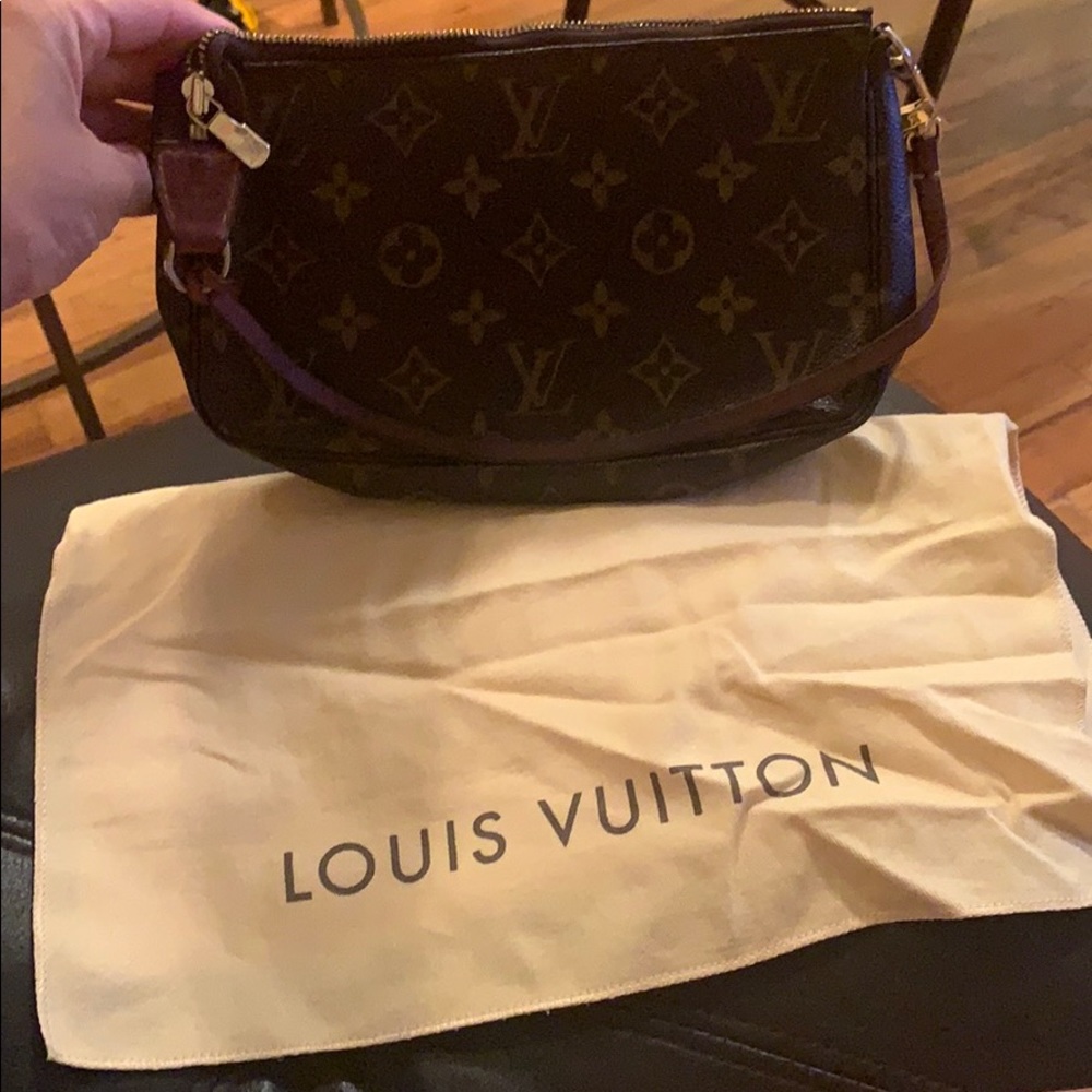 louis vuitton monogram pochette - Picture 3 of 10